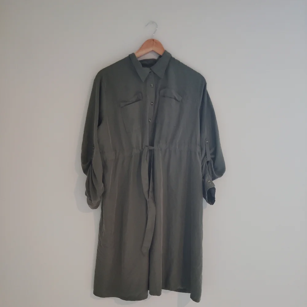 Isabel Maternity Long Sleeve Dress (Host Pick 🎉) - Picture 2 of 9